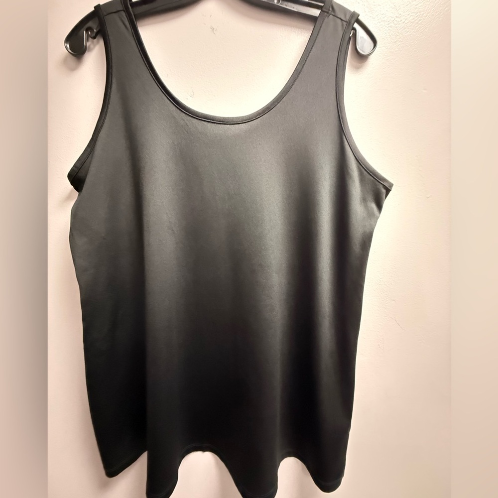 2/$29 on $29 Tops. NWOT Livi Active by Lane Bryant Black Scoop Tank Size 14/16